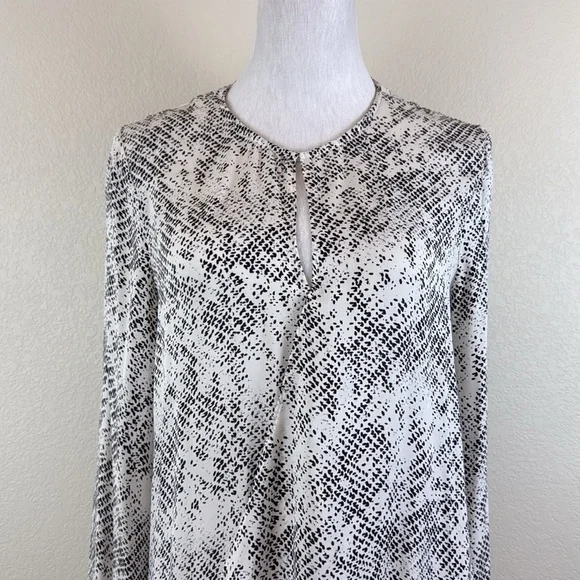 Parker White and Black Long Sleeve 100% Silk Wrap Blouse Size Small - Picture 2 of 9